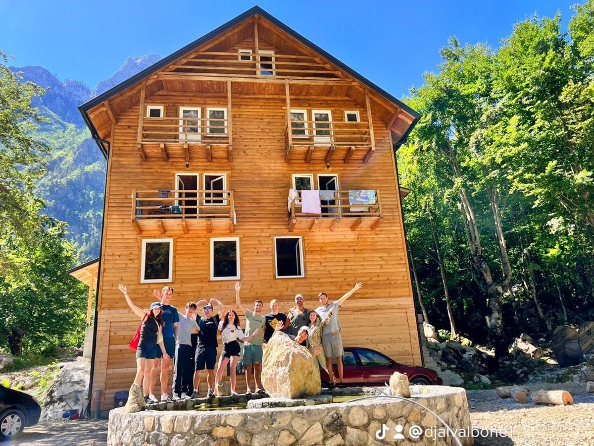 Adenisi Guesthouse Tropoje Buitenkant foto